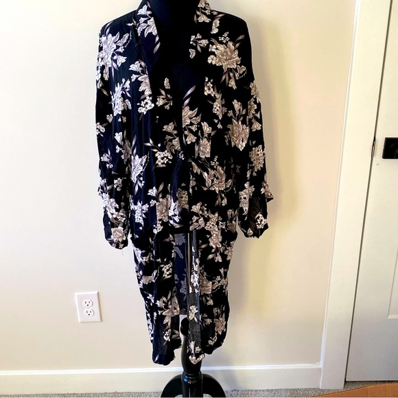 Spiritual Gangster Maya Floral Kimono - Picture 2 of 6